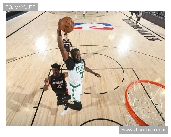 热火队新赛季展望:年轻球员崛起 与超级球星的化学反应如何演绎 热火队新赛季展望:年轻球员崛起 与超级球星的化学反应如何演绎