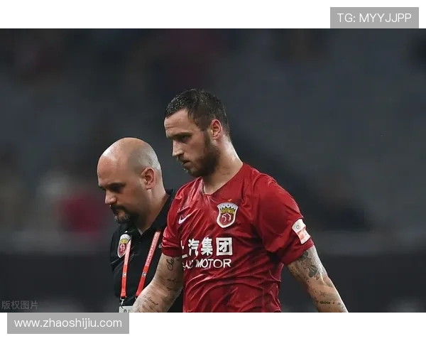 以斯温登俱乐部主帅调整引发球迷热议球队新赛季备战计划全面升级 以斯温登俱乐部主帅调整引发球迷热议球队新赛季备战计划全面升级