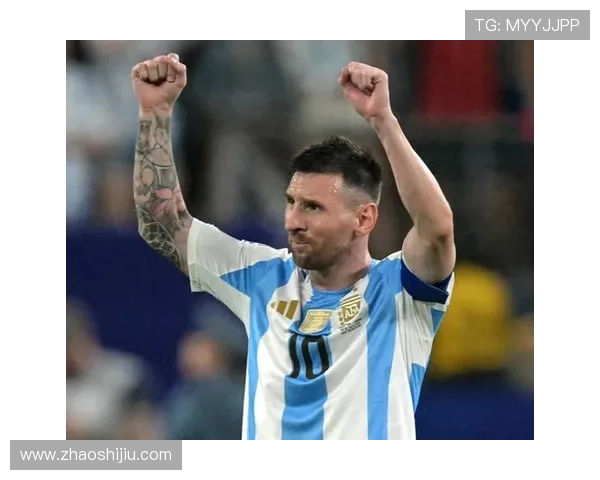 梅西加盟国际迈阿密揭开新篇章 足坛巨星转会掀起全球关注