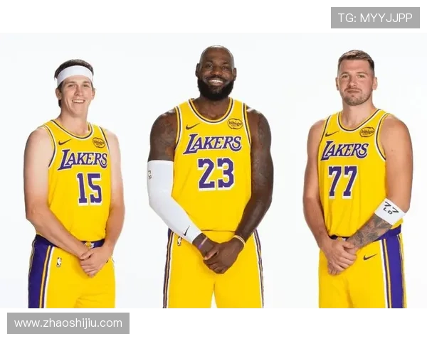 詹姆斯领衔湖人开启新赛季目标冠军 东契奇状态火热独行侠誓争西部荣耀